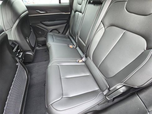 New 2025 Jeep Grand Cherokee Limited w/ Black Appearance Package image 15