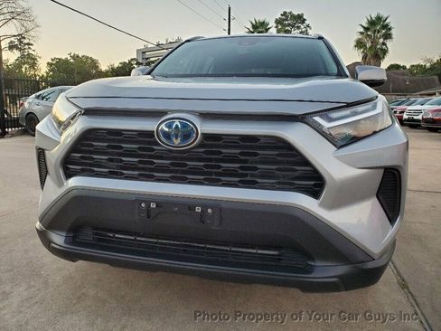 Used 2022 Toyota RAV4 XLE w/ Convenience Package image 4