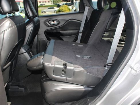 Used 2020 Jeep Cherokee Latitude Plus AWD/4WD image 15