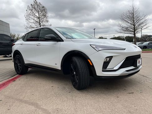 Used 2025 Buick Envista Sport Touring image 4