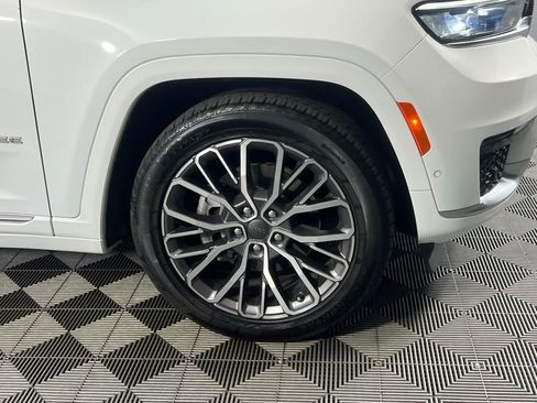 Used 2024 Jeep Grand Cherokee L Summit image 13