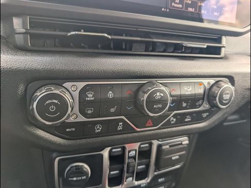 Used 2024 Jeep Gladiator Sport AWD/4WD image 14