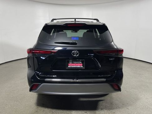 New 2026 Toyota Highlander Platinum AWD/4WD image 4