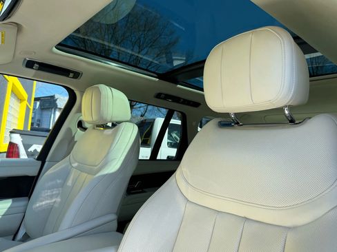 Used 2023 Land Rover Range Rover SE image 10