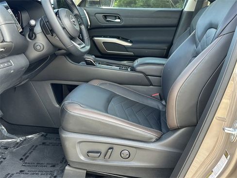 Certified 2023 Nissan Pathfinder Platinum w/ Lighting Package (N93) image 10