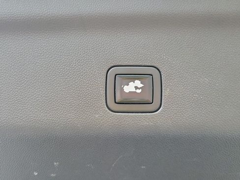 Used 2021 Chevrolet Tahoe Premier RWD image 7