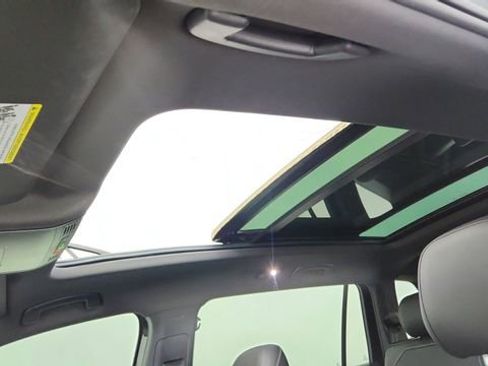 Used 2022 Volkswagen Tiguan SE R-Line image 57