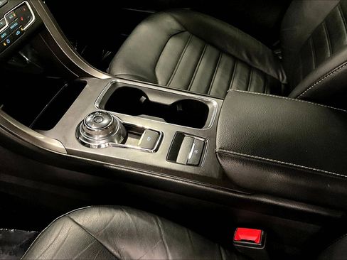 Used 2017 Ford Fusion SE w/ Fusion SE Technology Package FWD image 19