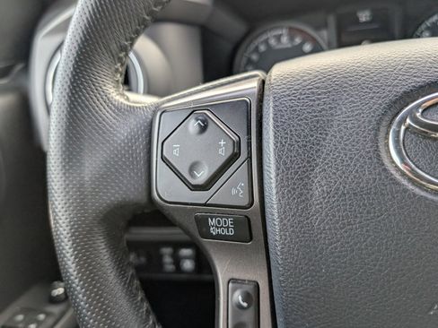 Used 2017 Toyota Tacoma TRD Off-Road image 22