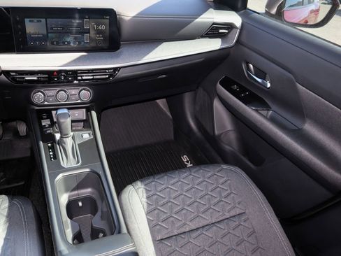 Used 2025 Nissan Kicks SR image 12