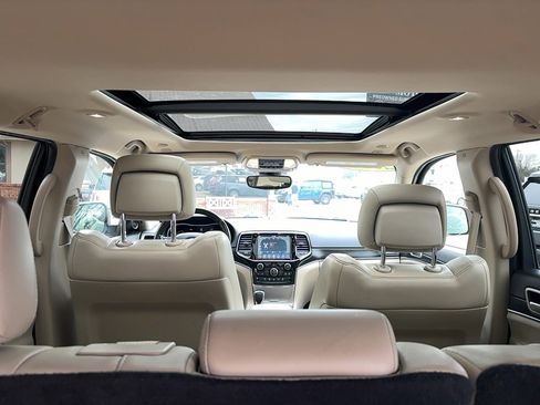 Used 2020 Jeep Grand Cherokee Limited w/ Luxury Group II image 10
