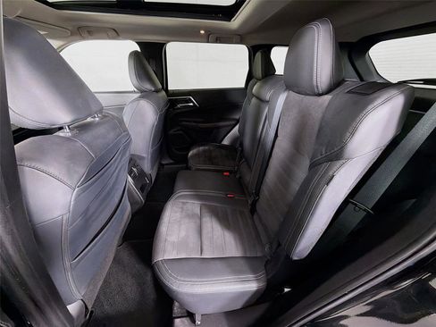 Used 2023 Mitsubishi Outlander SE AWD/4WD image 24