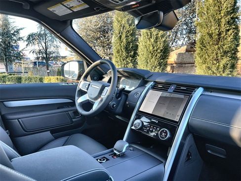 New 2026 Land Rover Discovery Limited Edition image 14