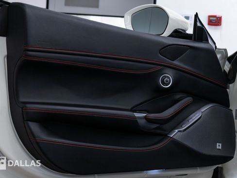 Used 2020 Ferrari Portofino RWD image 17
