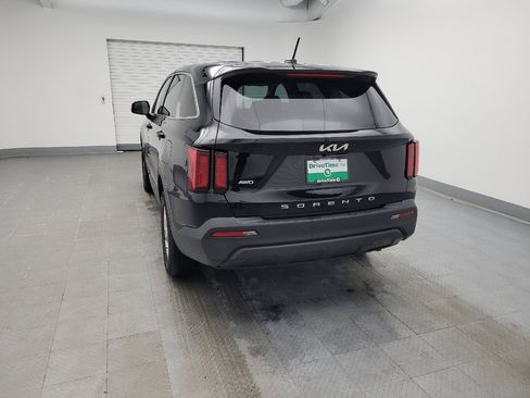 Used 2022 Kia Sorento LX image 6