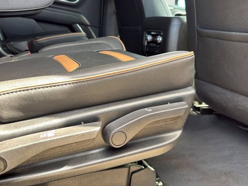 Used 2022 GMC Yukon AT4 AWD/4WD image 24