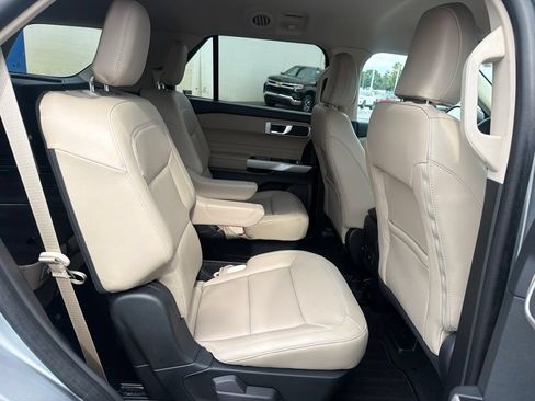 Used 2024 Ford Explorer XLT w/ Equipment Group 202A AWD/4WD image 47