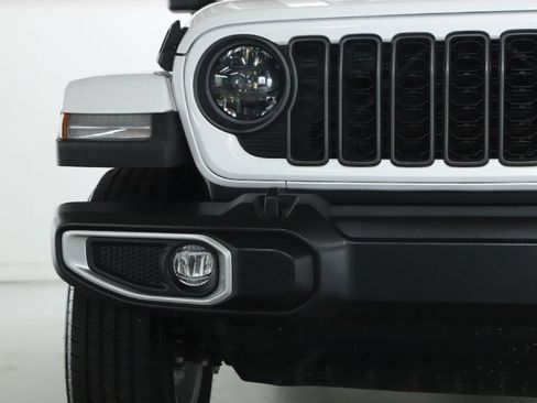Used 2024 Jeep Gladiator Sport AWD/4WD image 6