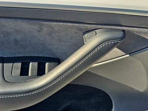 Used 2023 Tesla Model Y Long Range image 22