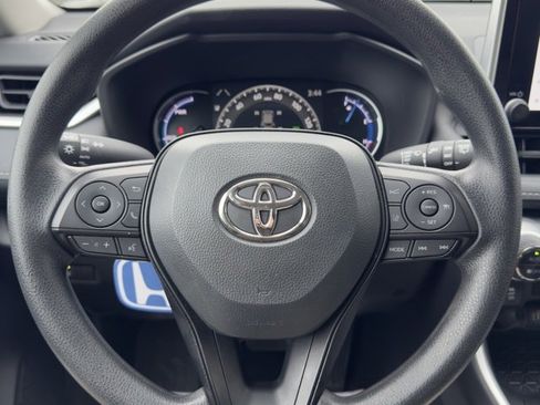 Used 2025 Toyota RAV4 XLE image 16
