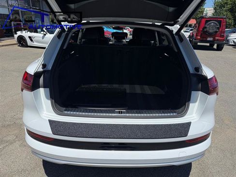 Used 2019 Audi e-tron Prestige w/ Prestige Package AWD/4WD image 19