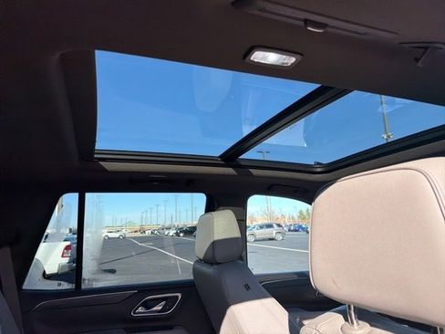 Used 2021 GMC Yukon SLT w/ SLT Premium Package image 11