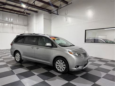 Used 2017 Toyota Sienna Limited Premium image 1