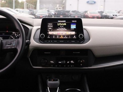 Certified 2024 Nissan Rogue SV image 24