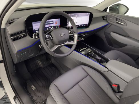 Used 2026 Audi Q3 quattro 2.0T w/ 20" Wheel Package image 4