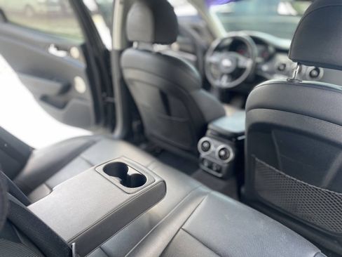 Used 2018 Kia Stinger Premium RWD image 28