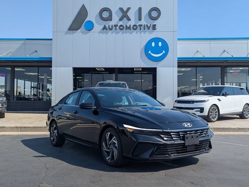 Used 2025 Hyundai Elantra SEL FWD image 1
