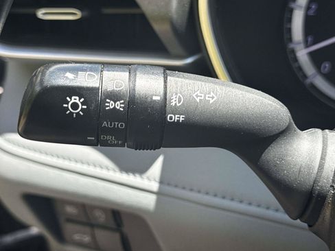 Used 2023 Toyota Highlander XLE AWD/4WD image 24