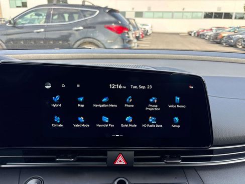 Used 2025 Hyundai Elantra SEL image 26