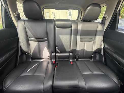 Used 2019 Nissan Rogue SL w/ Premium Package image 30