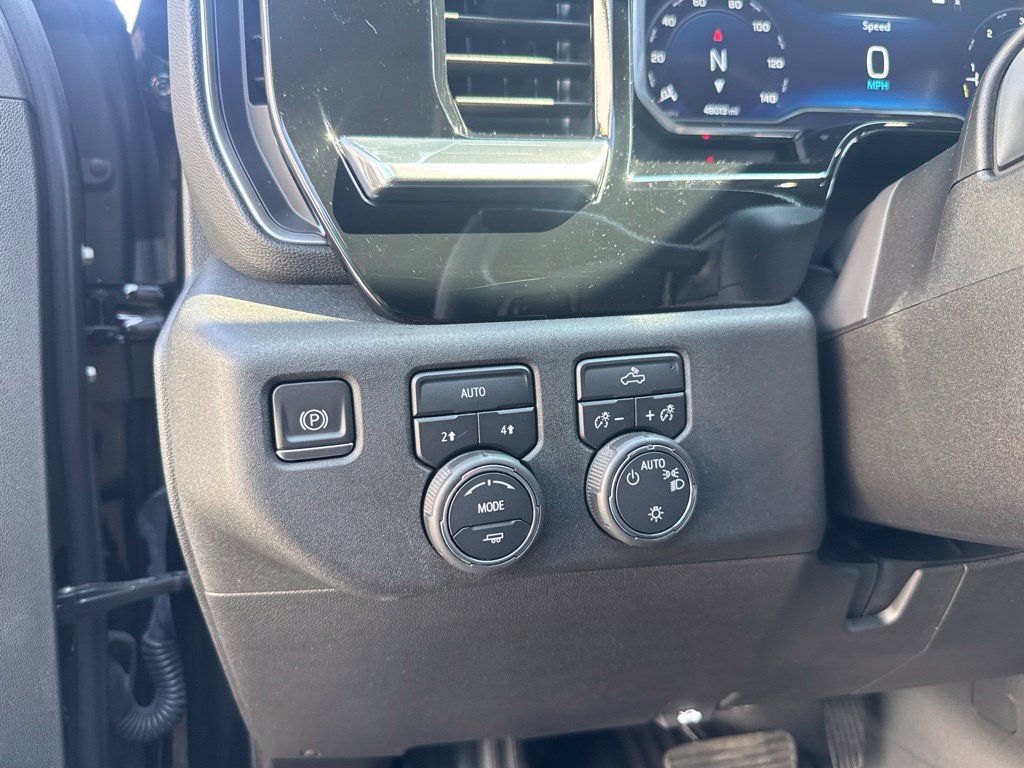 Used 2023 Chevrolet Silverado 1500 LT w/ Leather Package AWD/4WD image 32