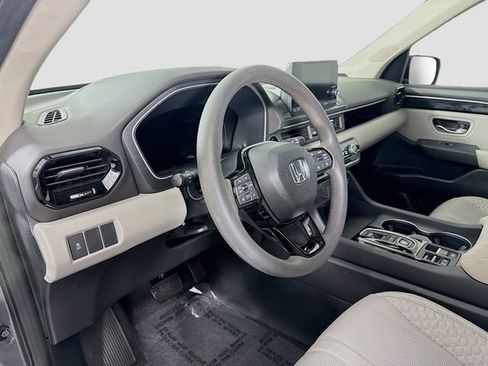 Used 2023 Honda Pilot LX image 9