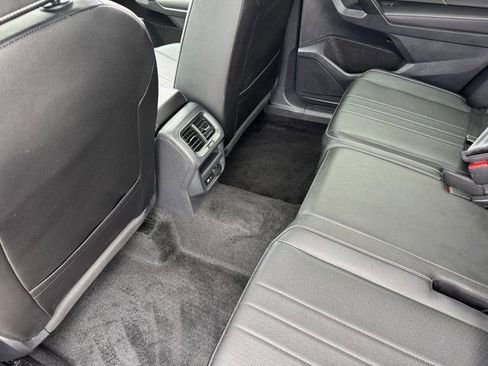 Used 2023 Volkswagen Tiguan SE R-Line image 17