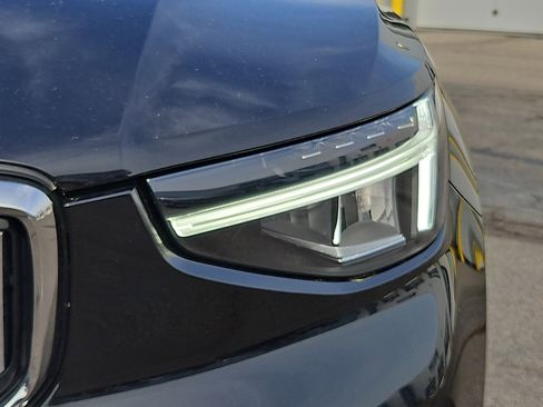 Certified 2023 Volvo XC40 B5 Plus w/ Climate Package AWD/4WD image 9