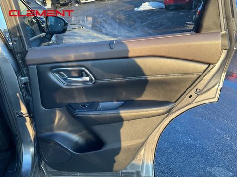 Used 2021 Nissan Rogue Platinum image 38