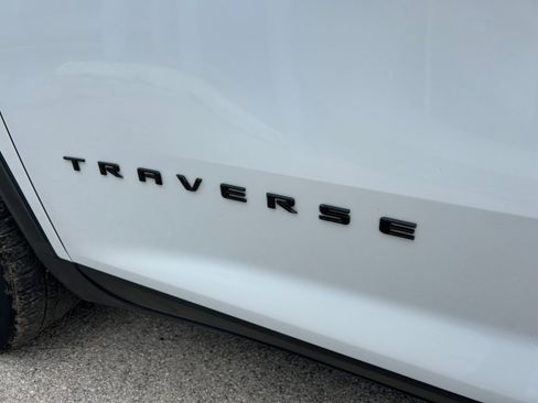 Used 2024 Chevrolet Traverse LT w/ Enhanced Driving Package FWD image 5