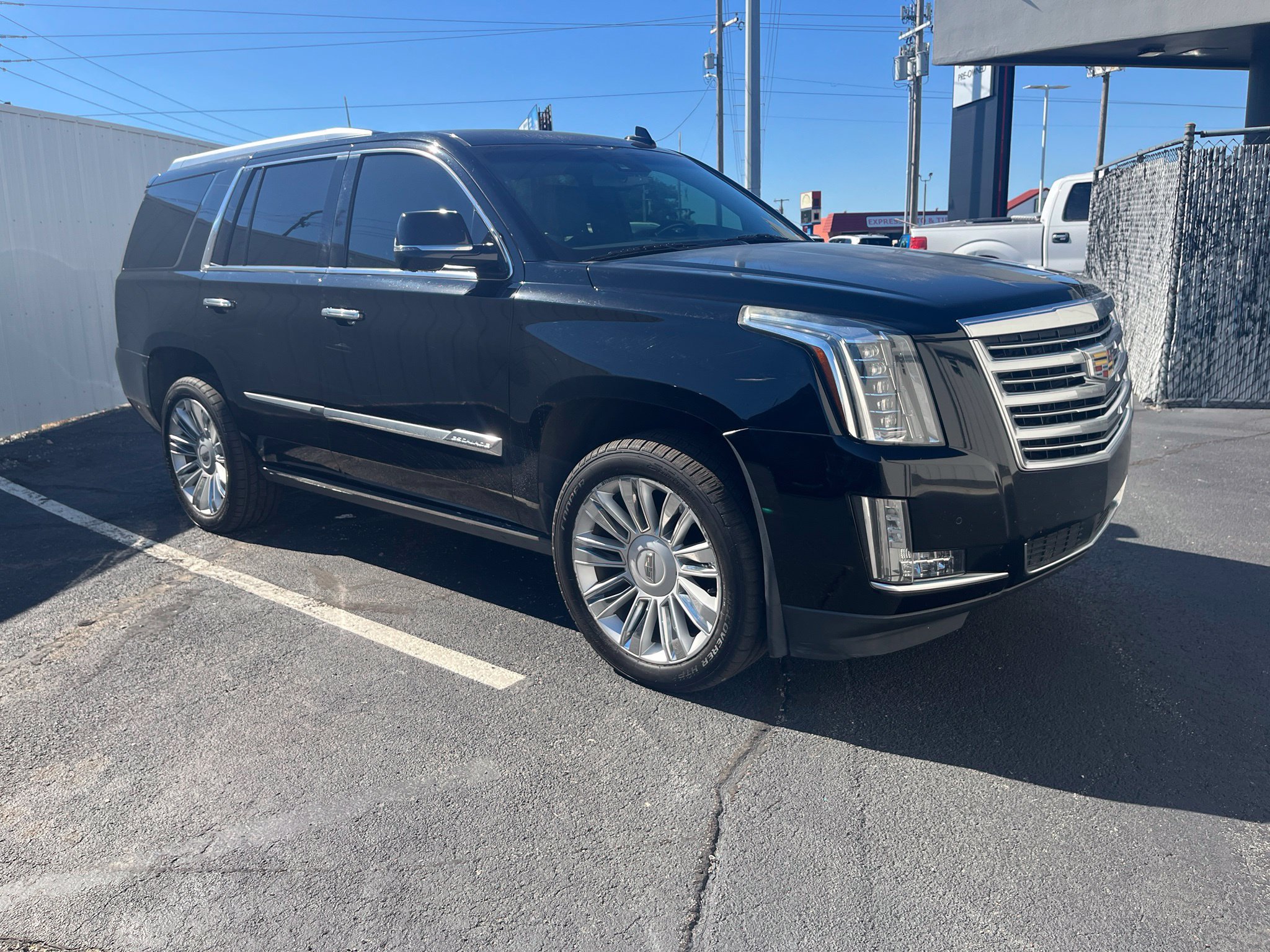 Used 2015 Cadillac Escalade Platinum AWD/4WD image 8