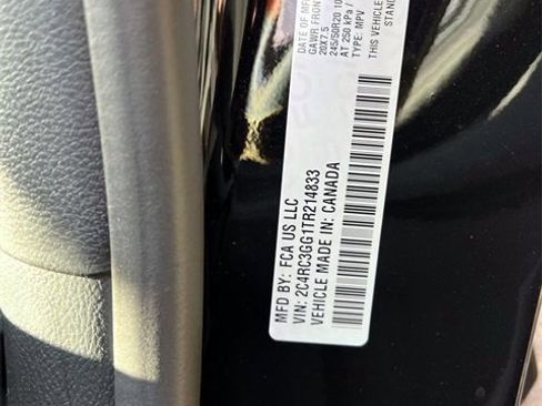 New 2026 Chrysler Pacifica Limited image 9