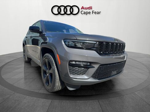 Used 2023 Jeep Grand Cherokee Limited w/ Black Appearance Package image 6