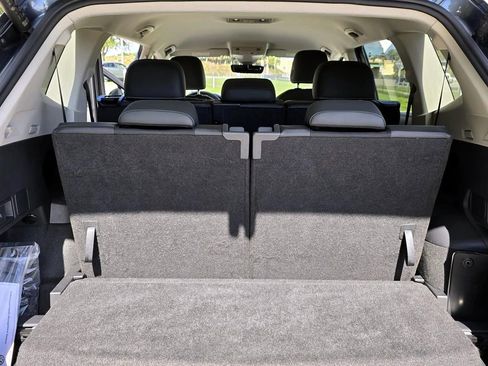 Used 2024 Volkswagen Tiguan SE image 32