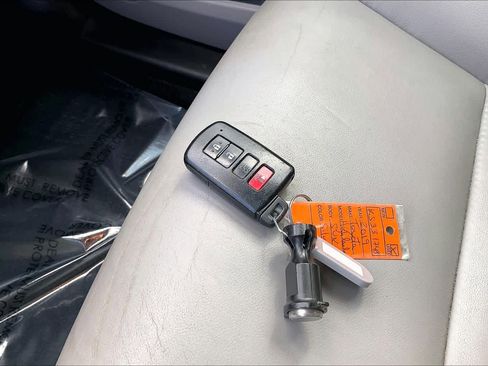 Used 2019 Toyota Highlander XLE image 11