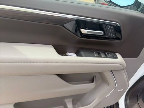 New 2026 Chevrolet Suburban LT w/ Comfort Package AWD/4WD image 17