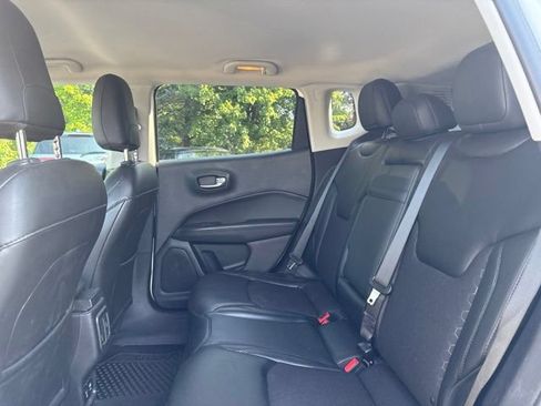 Used 2018 Jeep Compass Latitude w/ Popular Equipment Group AWD/4WD image 6