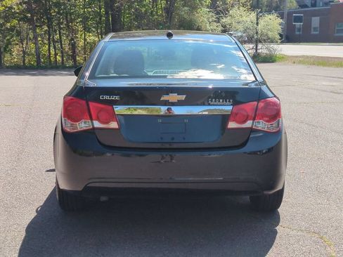 Used 2013 Chevrolet Cruze LS FWD image 5