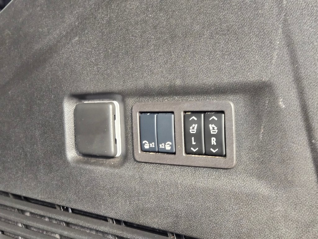 Used 2024 Chevrolet Suburban High Country w/ LPO, Illumination Package AWD/4WD image 12