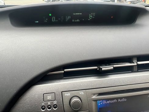 Used 2014 Toyota Prius One image 15